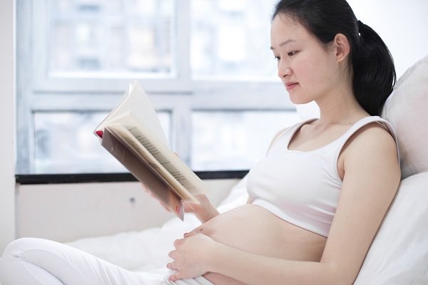 Bác sĩ lưu ý điều mẹ bầu cần biết khi mang thai, sinh con trong mùa dịch - Ảnh 2