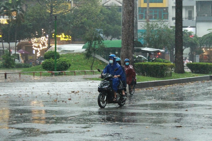 TP.HCM mưa dông kéo dài liên tục từ nay đến 9/7 - Ảnh Laodong