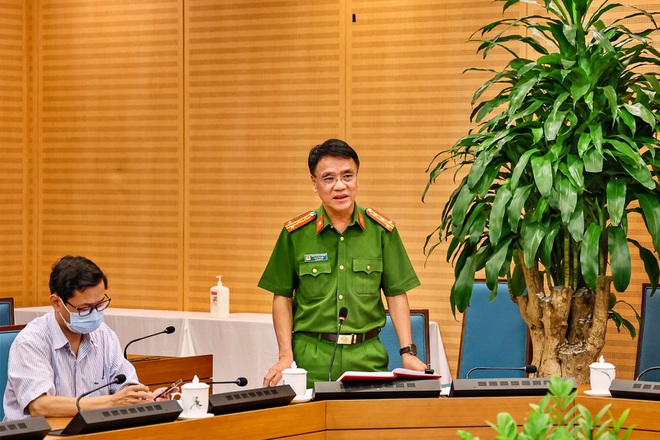 Đại tá Trần Ngọc Dương - Phó Giám đốc Công an TP Hà Nội tại buổi họp chiều 12/7 - Ảnh Dantri