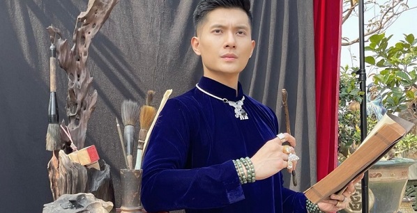 Sau khi quen Lệ Quyên, Lâm Bảo Châu "lên đời", đeo kim cương đầy tay