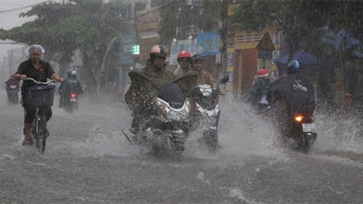 Xuất hiện vùng áp thấp trên Biển Đông, Hà Nội, các tỉnh miền Bắc và Thanh Hóa có mưa dông - Ảnh 2