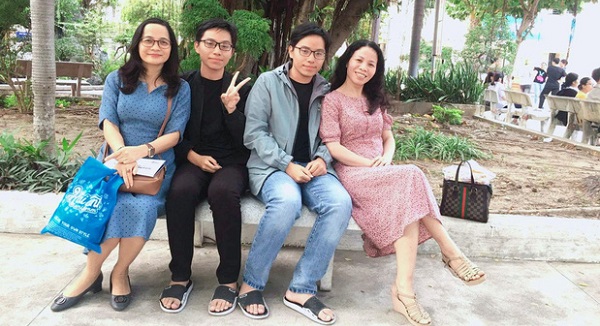 Hai anh em sinh đôi 1 người là thủ khoa, 1 người á khoa khối C toàn quốc