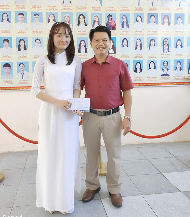 Khi hay tin Kim Anh là thủ khoa khối B năm nay, thầy Phan Khắc Nghệ đã thưởng nóng 10.000.000 đồng cho Kim Anh, để khuyến khích tinh thần nỗ lực của nữ sinh này.