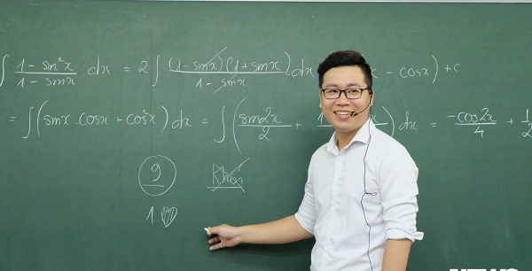 Nam sinh 10 điểm Toán thi tốt nghiệp, thầy giáo thưởng nóng xe SH mới toanh