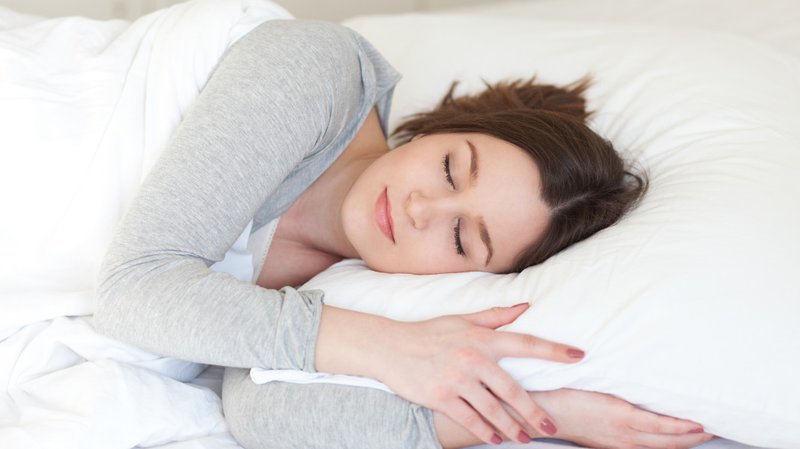 Trước và sau khi tiêm bạn nên ngủ thật ngon để có được sức đề kháng tốt nhất.