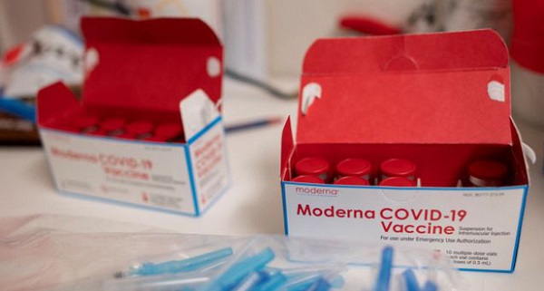 Những người không nên tiêm vaccine Moderna