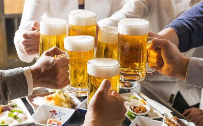 1 lon bia bao nhiêu calo? Cách uống bia để giảm cân