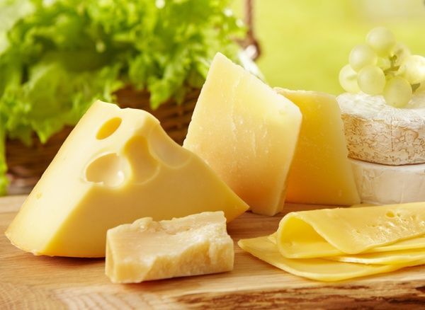 1 miếng phô mai con bò cười bao nhiêu calo? Ăn phô mai có béo không?