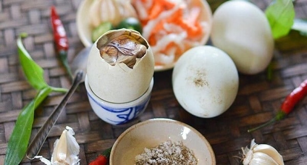 1 quả trứng vịt lộn bao nhiêu calo? Ăn nhiều trứng vịt lộn có tốt không?