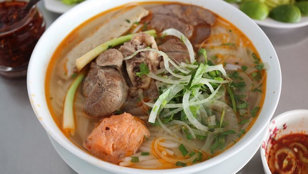 1 tô bún bò bao nhiêu calo? Ăn nhiều bún bò có tốt không?