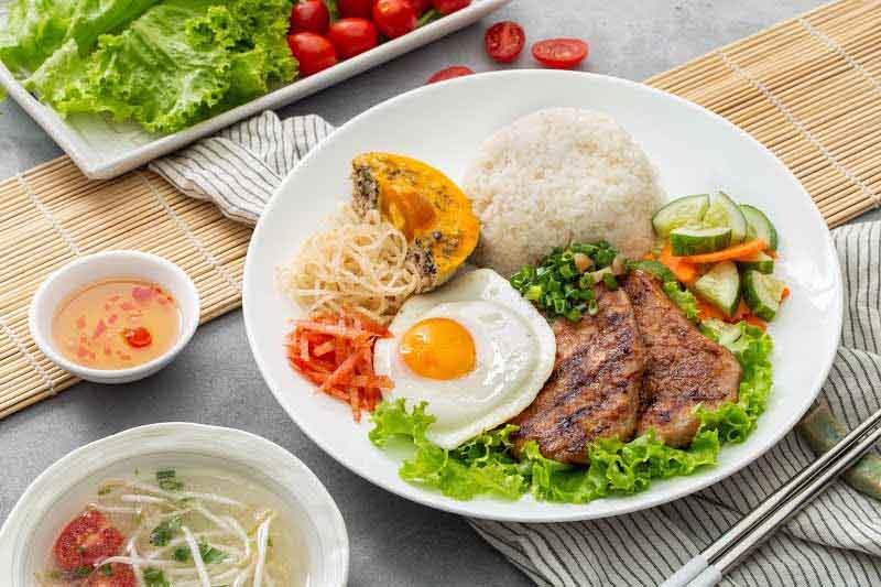 Cơm tấm bao nhiêu calo? Ăn nhiều cơm tấm có tốt không?