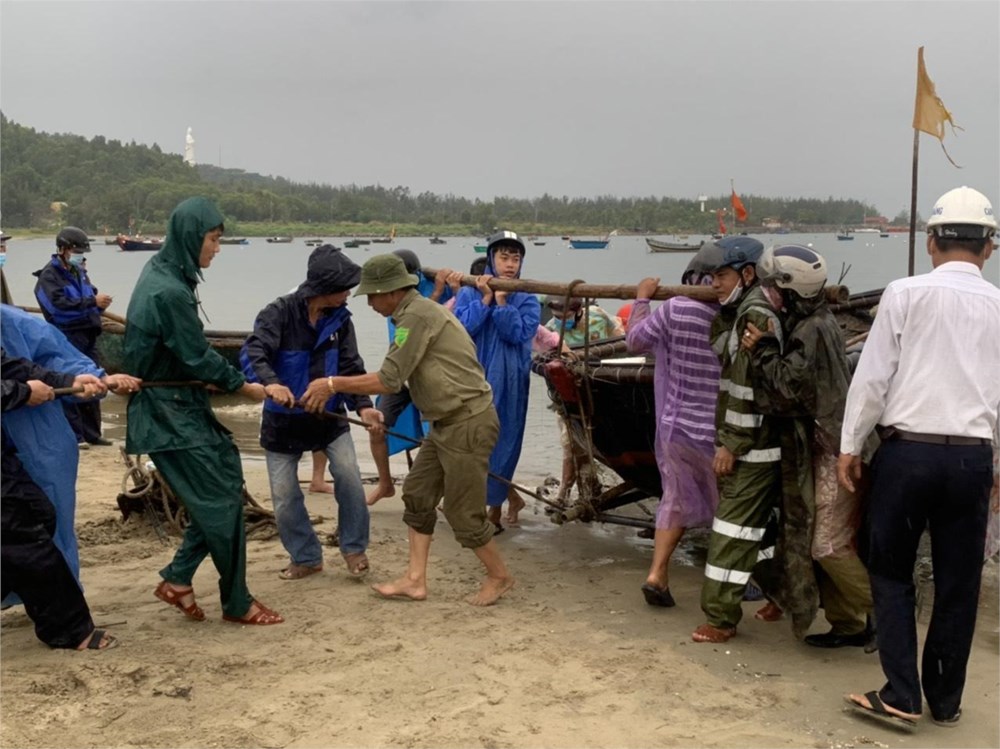 Dự kiến sơ tán gần 300.000 người dân ở miền Trung để tránh mưa lũ - Ảnh 2