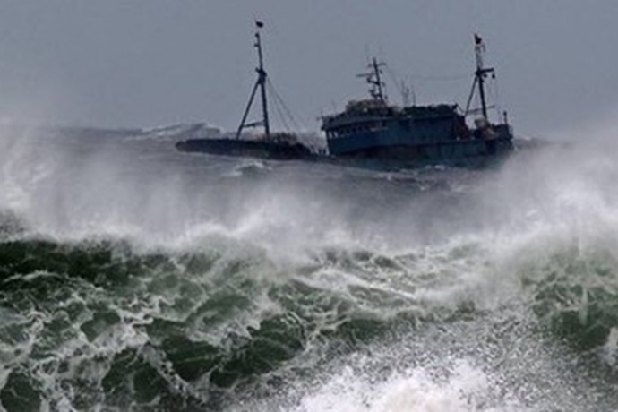 Áp thấp nhiệt đới đi dọc bờ biển từ Quảng Ngãi đến Quảng Trị, có thể mạnh thành bão - Ảnh 2