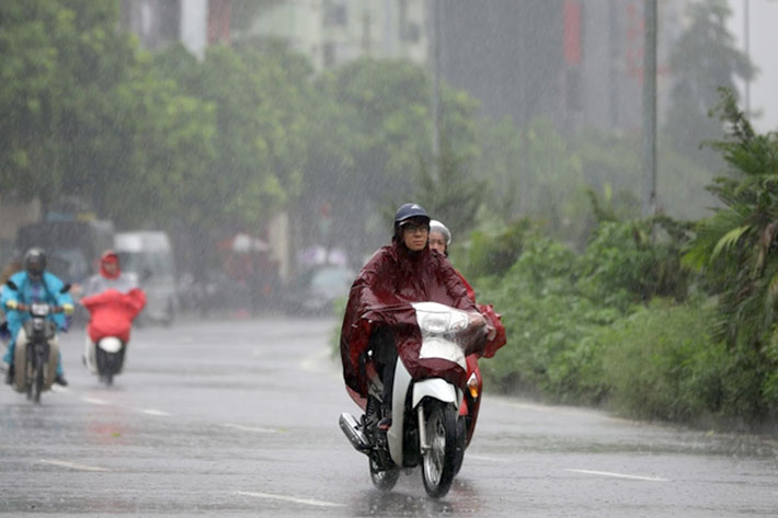 Bão số 7 sẽ gây mưa rất to khu vực từ Thanh Hóa đến Quảng Bình, người dân nên di dời đến nơi an toàn, hạn chế ra đường khi mưa lũ - Ảnh 2