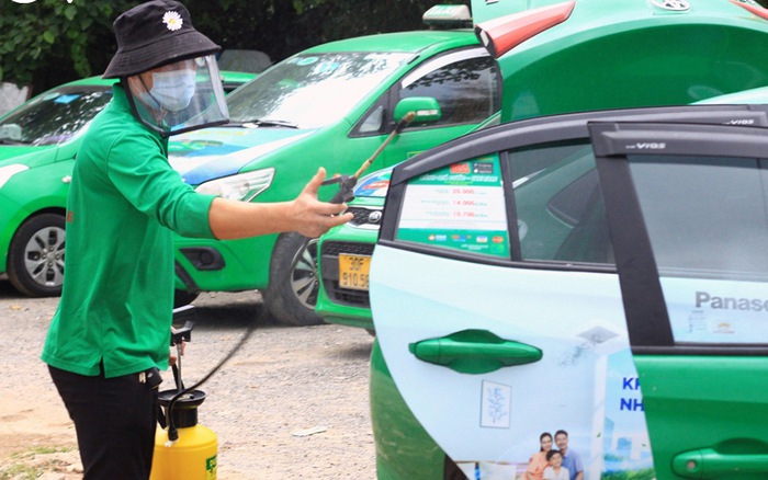 Hà Nội: Đề xuất xe buýt, taxi, xe công nghệ được hoạt động trở lại