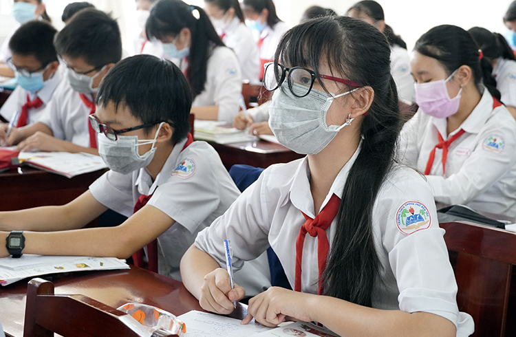 Bộ trưởng Bộ GD&ĐT đề nghị cho học sinh ngoại thành Hà Nội đến trường trở lại