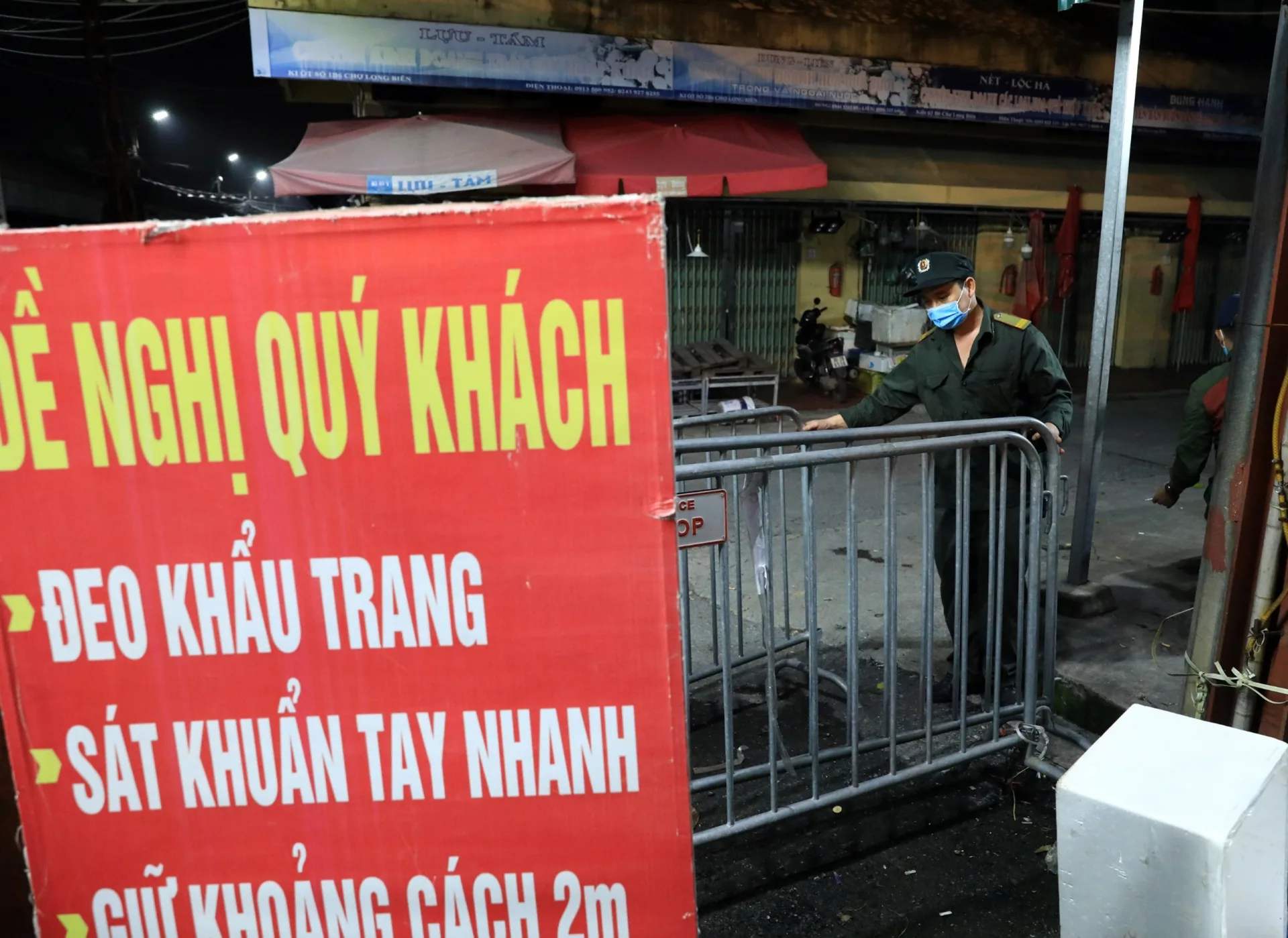 Từ 0h ngày 21/10, chợ Long Biên chính thức hoạt động trở lại - Ảnh 1