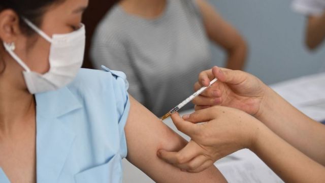 Bộ Y tế đề nghị kết hợp cấp thẻ căn cước công dân với tiêm vaccine Covid-19 - Ảnh 1