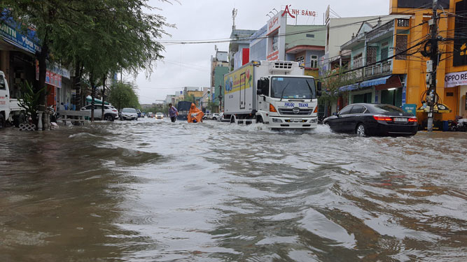 Miền Trung có khả năng sắp hứng thêm bão, mưa lớn kéo dài hết tháng 10