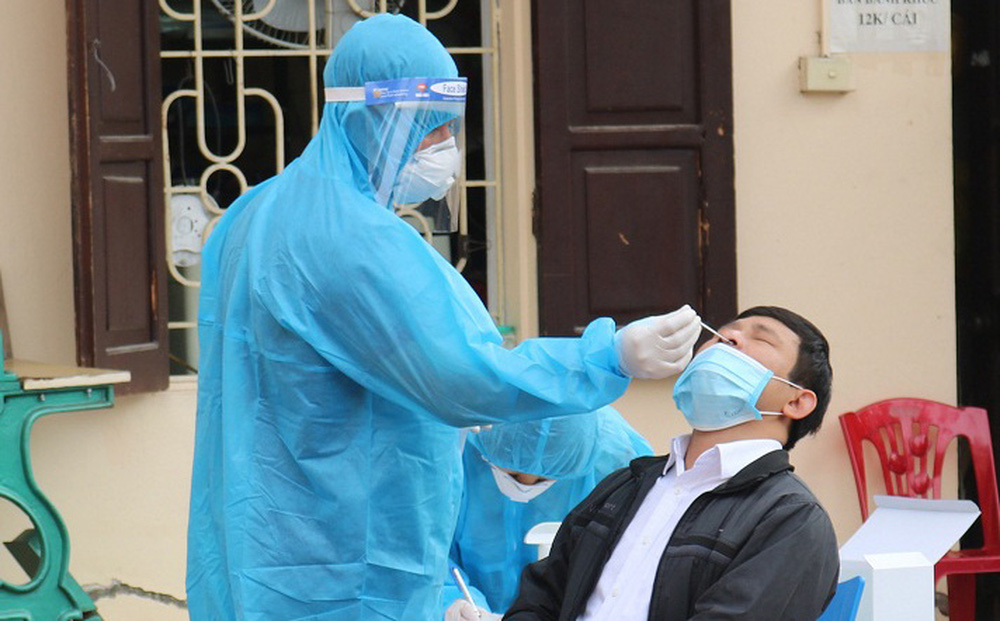 Sau khi ghi nhận hàng loạt F0 cộng đồng, Hà Nội nâng cấp độ dịch từ "xanh" lên "vàng"