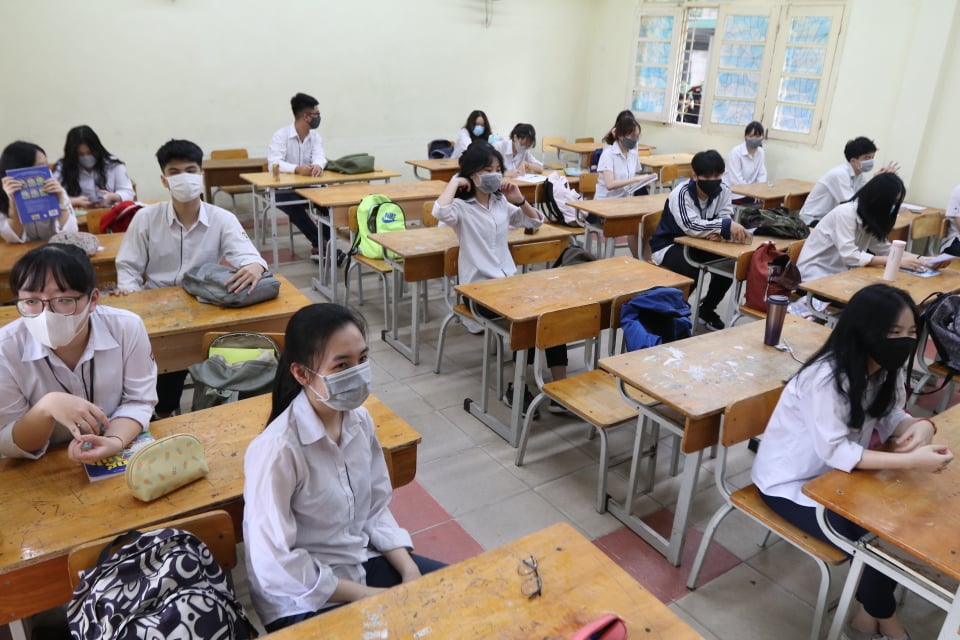 Chính phủ ban hành hướng dẫn cho học sinh Hà Nội đi học tập trung trở lại - Ảnh 2