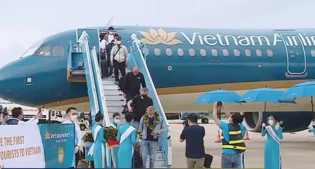 Đà Nẵng: Chuyến bay thí điểm đầu tiên đưa du khách quốc tế đến với Việt Nam