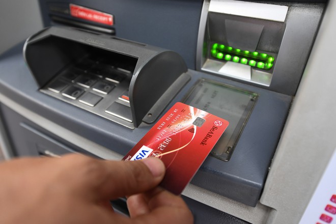 Sau 1 tháng nữa sẽ bị 'khai tử' thẻ ATM cũ có còn sử dụng được? - Ảnh minh họa