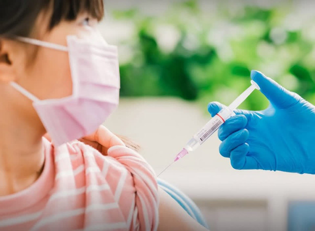 Có cần tiêm mũi vaccin Covid-19 tăng cường cho trẻ em? - Ảnh 2