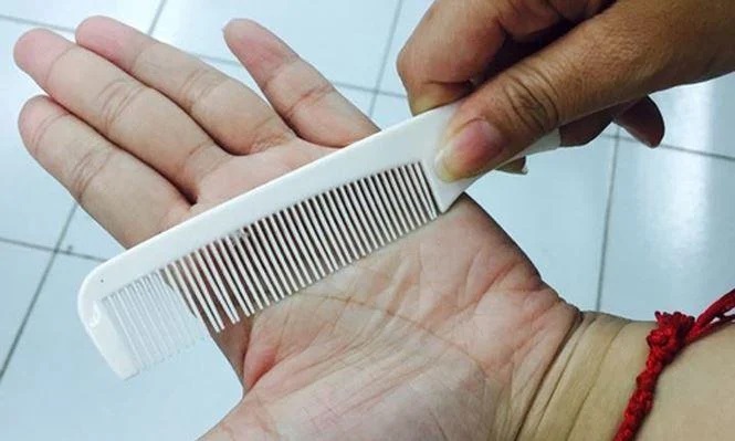 Mỗi ngày dùng lược chải vào lòng bàn tay 10 phút, cơ thể bạn sẽ có sự thay đổi rất kỳ diệu