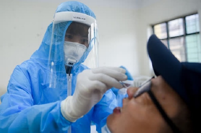 Mắc Covid chủng Delta có thể tái nhiễm chủng Omicron hay không?