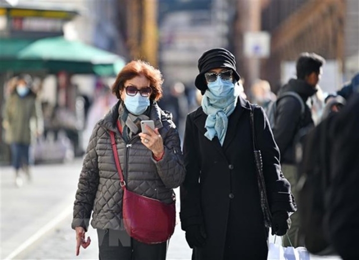 Khẩu trang vải không ngăn được biến thể Omicron, chuyên gia chỉ ra khẩu trang phù hợp