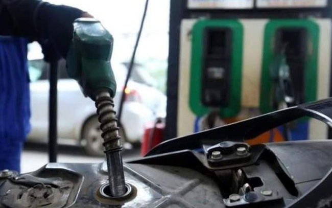 Từ ngày 2/1/2022, giá xăng dầu sẽ được điều chỉnh cố định 3 lần/tháng