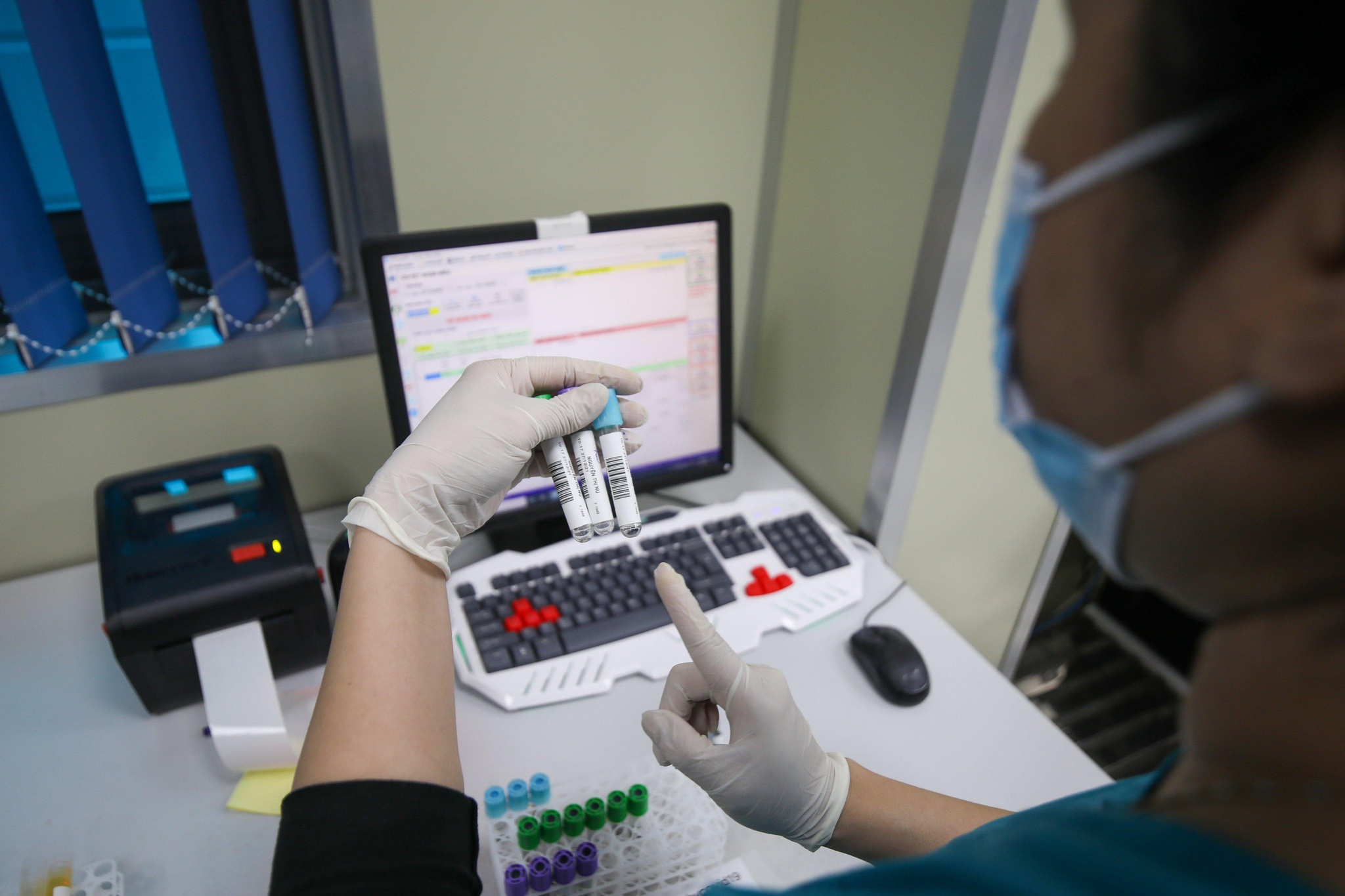 Việt Nam ghi nhận ca nhiễm biến chủng Omicron đầu tiên, đã nhập cảnh từ 9 ngày trước