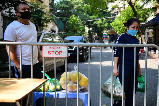 Quận Cầu Giấy - Hà Nội chuyển từ vùng vàng sang cam, hàng quán chỉ được bán mang về