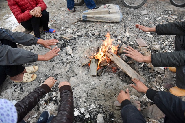 Đón gió mùa Đông Bắc, vùng núi cao có thể xuất hiện băng giá, Hà Nội mưa rét 12 độ C