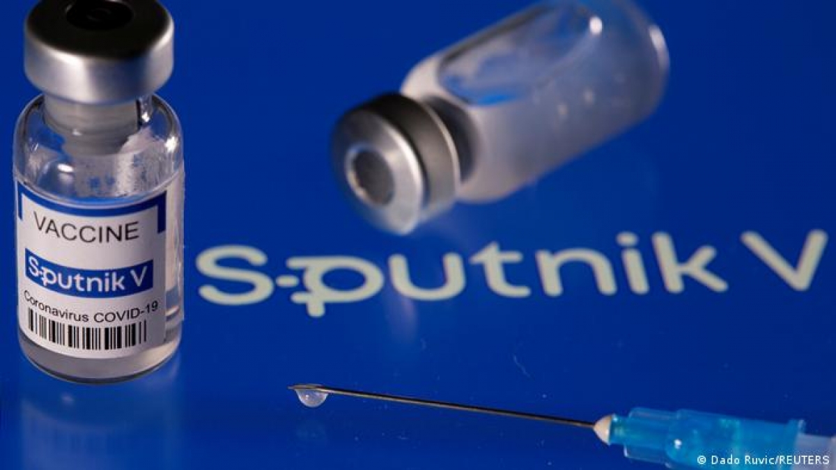 Người được tiêm hai liều vaccine Sputnik V có kháng thể vô hiệu hóa biến chủng Omicron - Ảnh Reuters