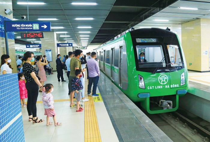 Dịp Tết Nguyên đán, Hanoi Metro cấm người say xỉn đi tàu điện - Ảnh LĐO