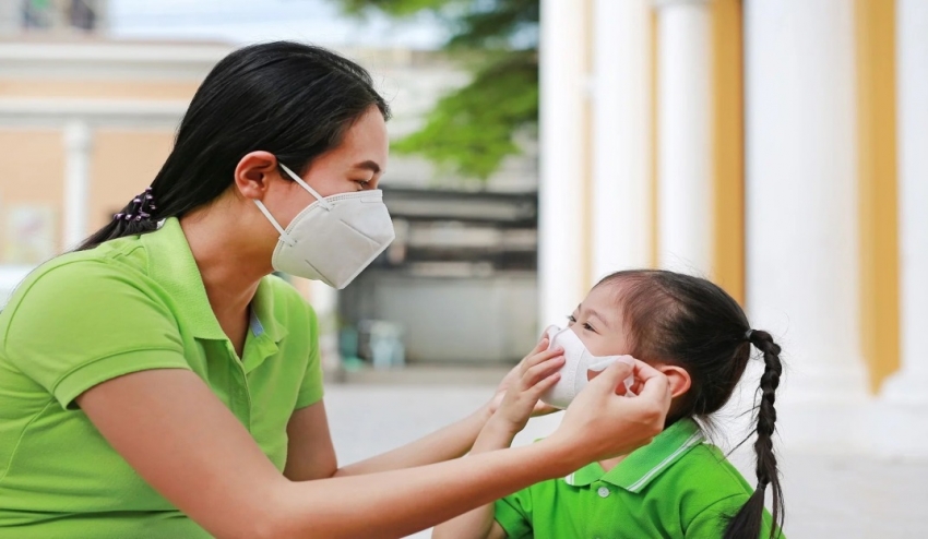 Chuyên gia chỉ cách chăm sóc trẻ mắc Covid-19, cha mẹ cần lưu ý