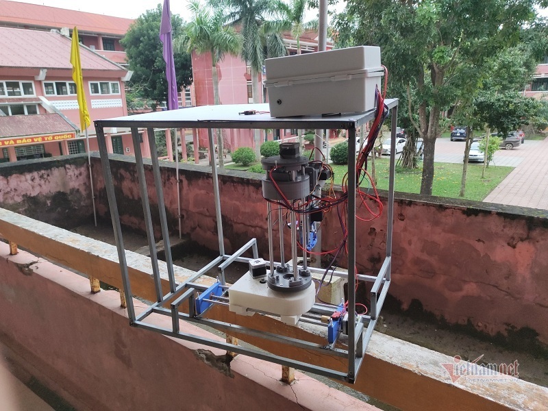 “Robot lấy mẫu xét nghiệm Covid-19” giá 20 triệu đồng - Ảnh Vietnamnet