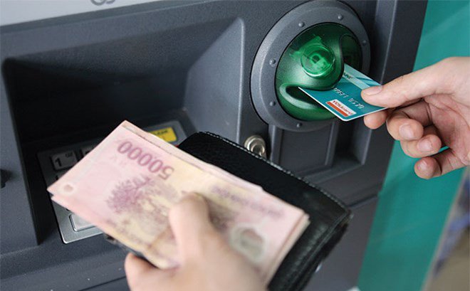 Khi ATM không nhả tiền dù tài khoản đã báo trừ tiền, bạn nên làm gì? - Ảnh 2