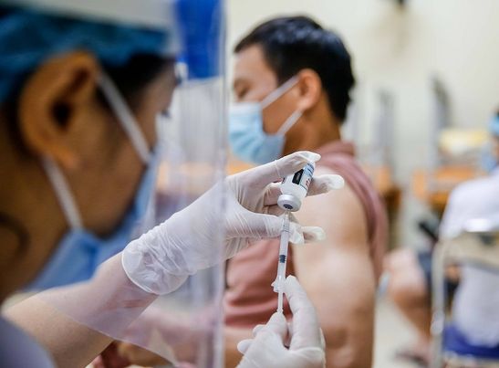 Bệnh viện Nhật Bản khẳng định: Sau tiêm sốt càng cao, hiệu quả vaccine COVID-19 mang lại càng lớn - Ảnh 2