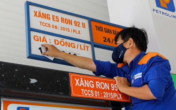 Chuyên gia kinh tế dự báo, giá xăng có thể lên tới gần 40.000 đồng/lít