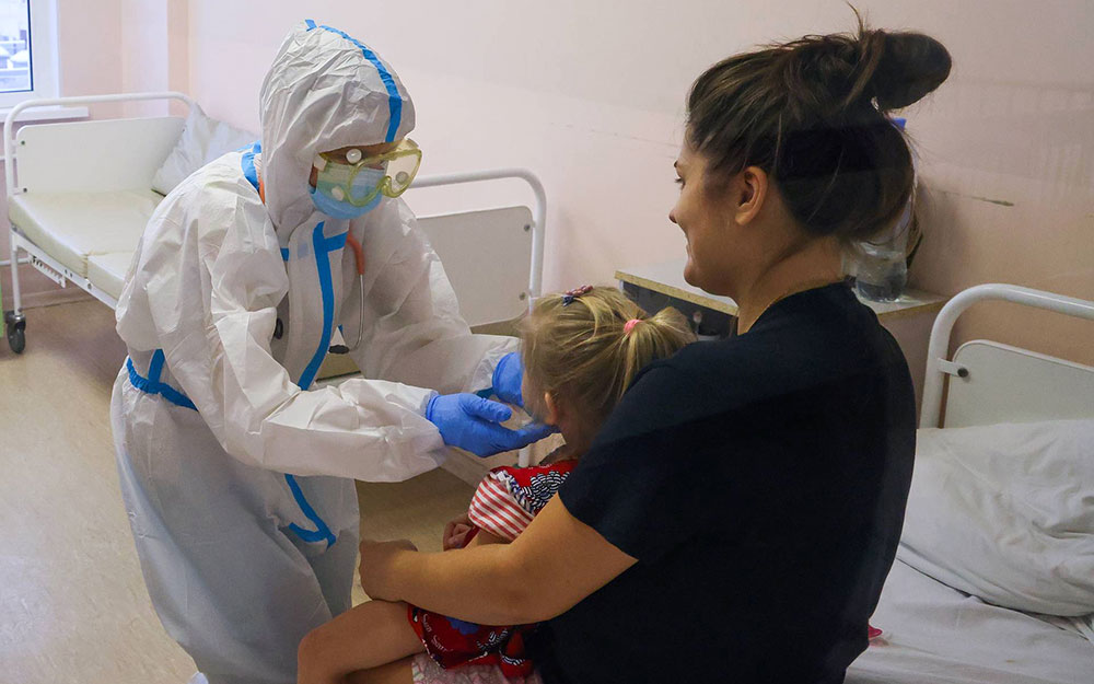 BS Trương Hữu Khanh hướng dẫn phát hiện triệu chứng và cách chăm sóc trẻ nhiễm Omicron