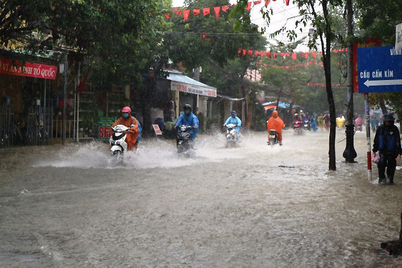 Miền Trung tiếp tục mưa lớn, biển Đông sắp đón áp thấp nhiệt đới
