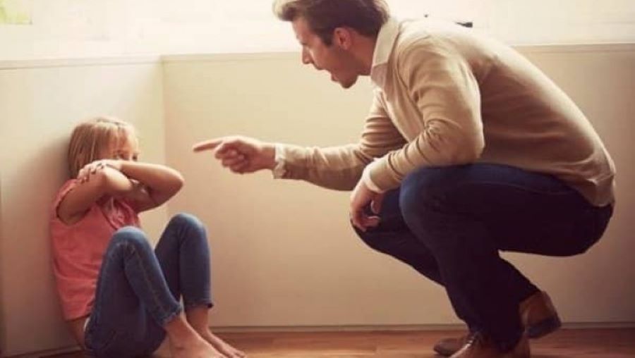 Kiểu bố ảnh hưởng vô cùng xấu tới con cái - Ảnh 1