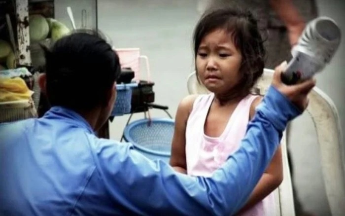 Kiểu bố ảnh hưởng vô cùng xấu tới con cái - Ảnh 1