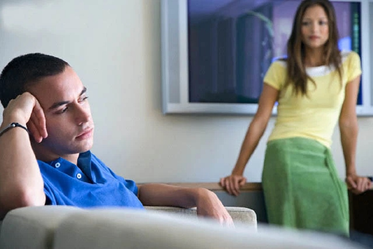 Chồng về nhà im lặng, khen hàng xóm xinh đẹp… cũng là bạo lực gia đình - Ảnh 1