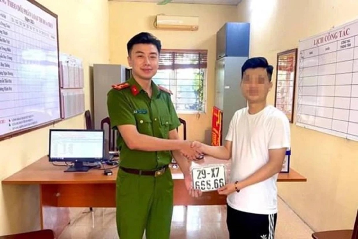 Hà Nội: Người đàn ông bấm được biển 