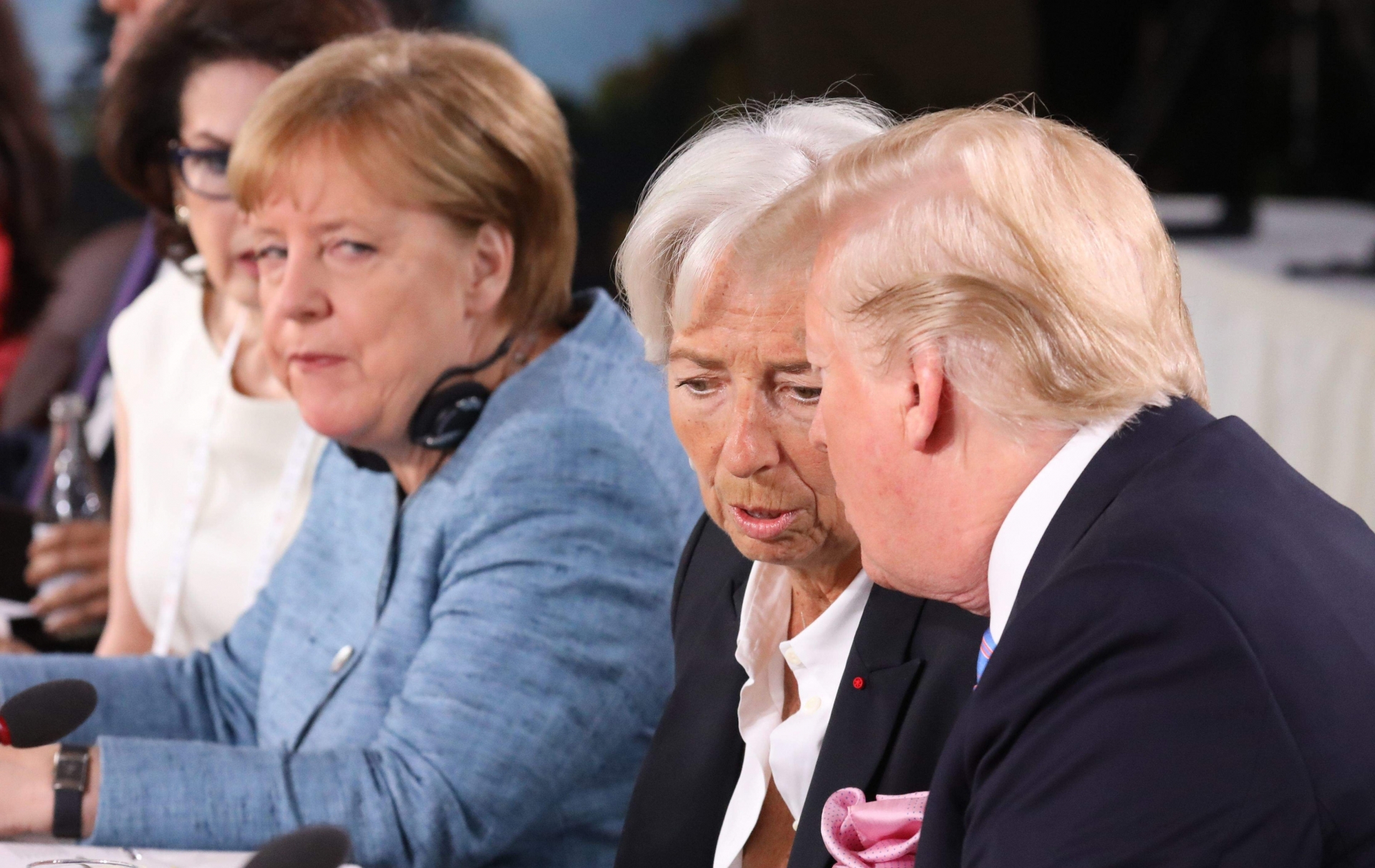 Thủ tướng Đức Angela Merkel và Trump có nhiều mâu thuẫn về quan điểm trong đối thoại.