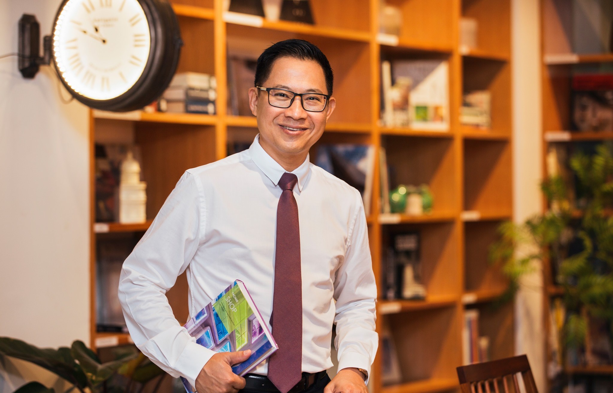 Chân dung người bố danh tiếng của nhà thiết kế Lý Quý Khánh:  giáo sư, doanh nhân Lý Quý Trung